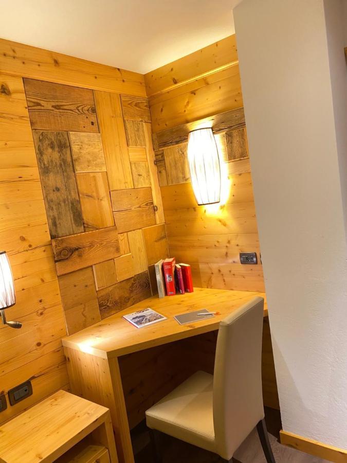 Hotel Laurino Pozza di Fassa Exterior photo