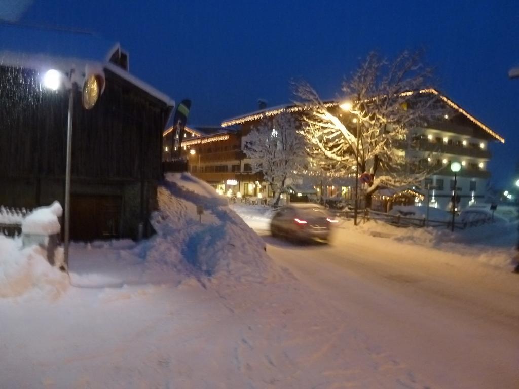 Hotel Laurino Pozza di Fassa Exterior photo