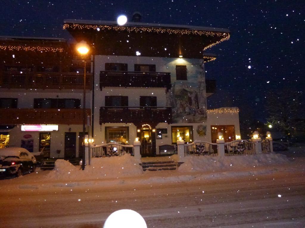 Hotel Laurino Pozza di Fassa Exterior photo