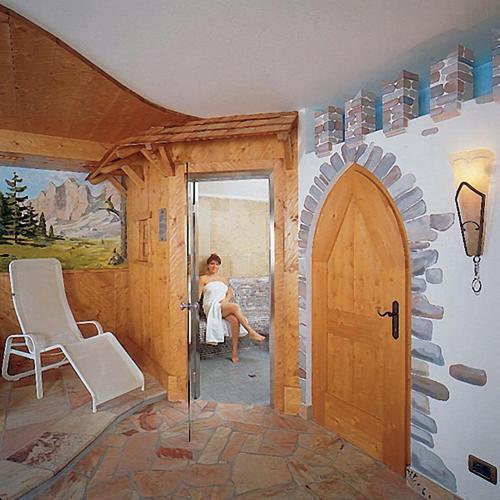Hotel Laurino Pozza di Fassa Exterior photo