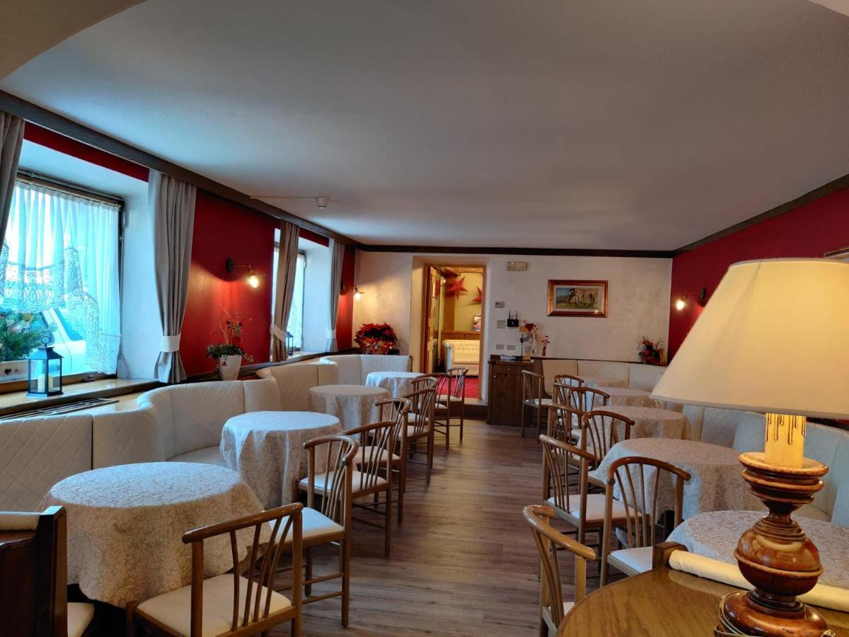 Hotel Laurino Pozza di Fassa Exterior photo